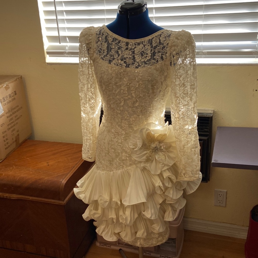 Absolutely fabulous 80s gem.